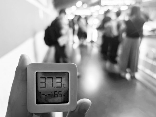 股市配资公司 北京南站西停车场太热了